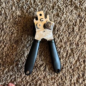 Everyday living can opener